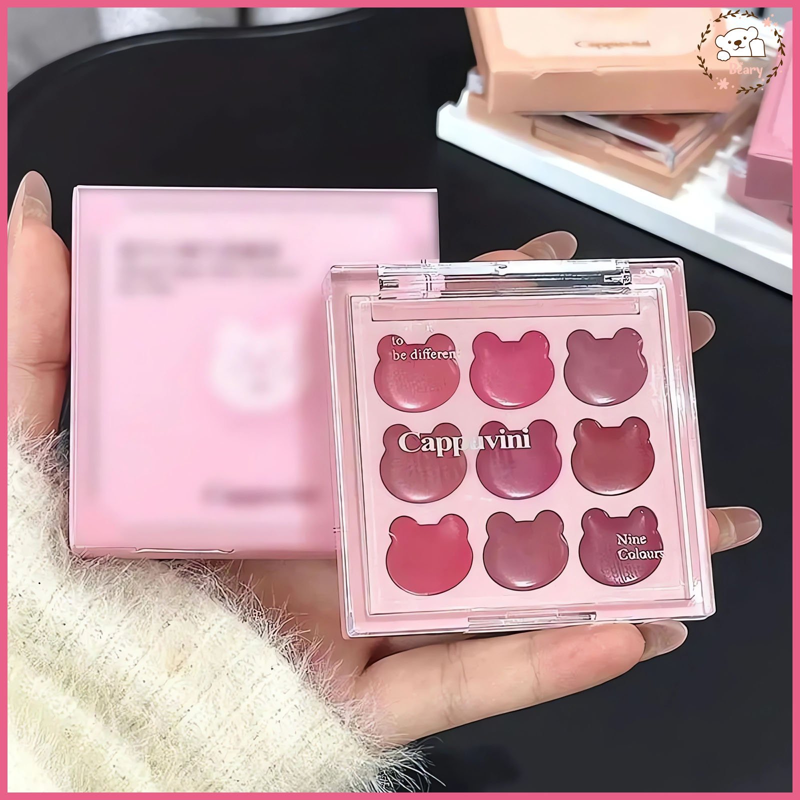 ماط يعني قوامه بيكون مخملي تقيل شويه بس ناعم جدا وسهل الدمج شبه قوام الموس بلاشر ممكن تستخدميه روج وبلاشر