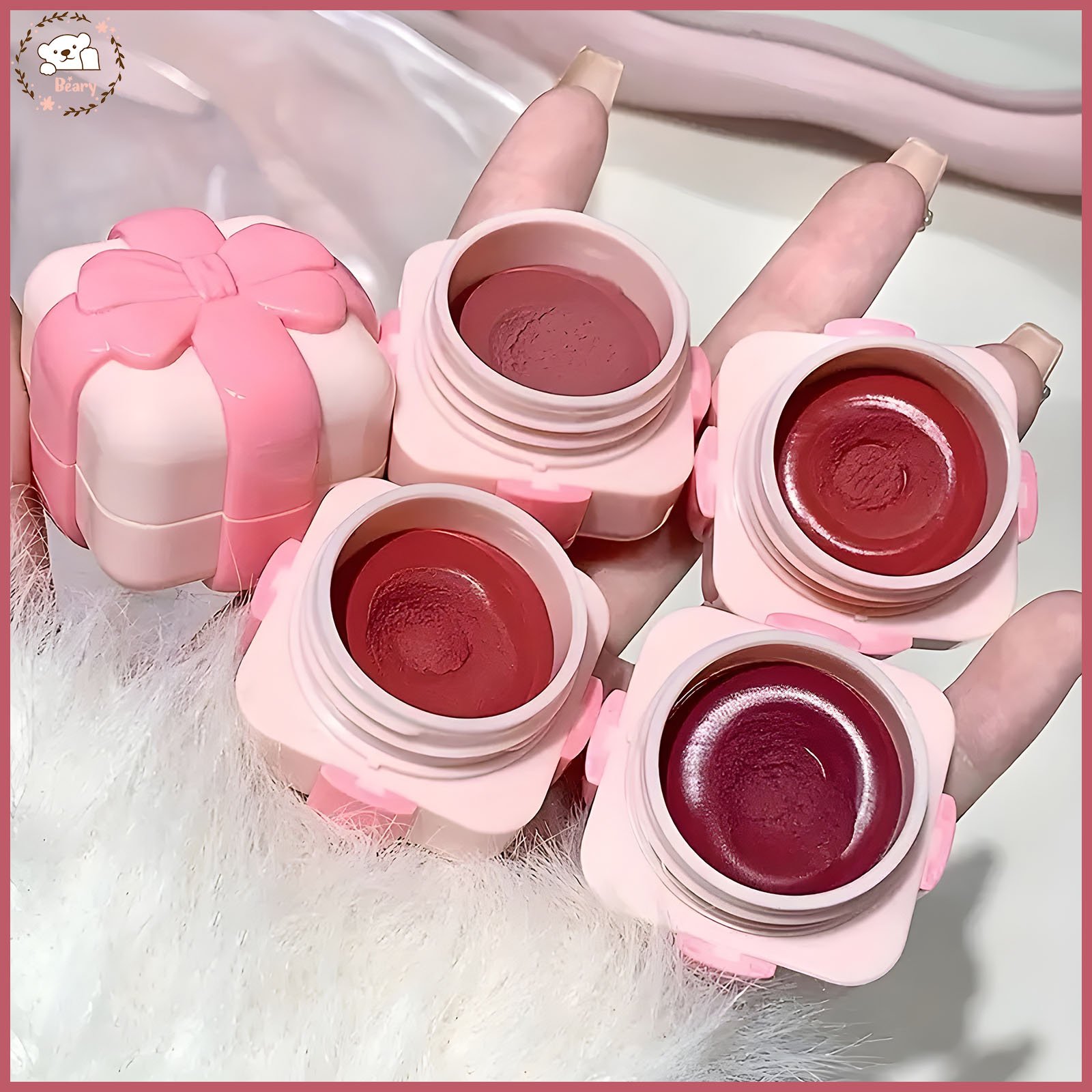 الروج ال mud من أنعم أنواع الأرواج بيدي الشفايف لوك ماط بدون ميشقق أو يخلي شكلها جاف عشان كده وفرنالكم روج الهديه  Gift Lip Mud الروج ناعم جدا على الشفايف سهل التوزيع