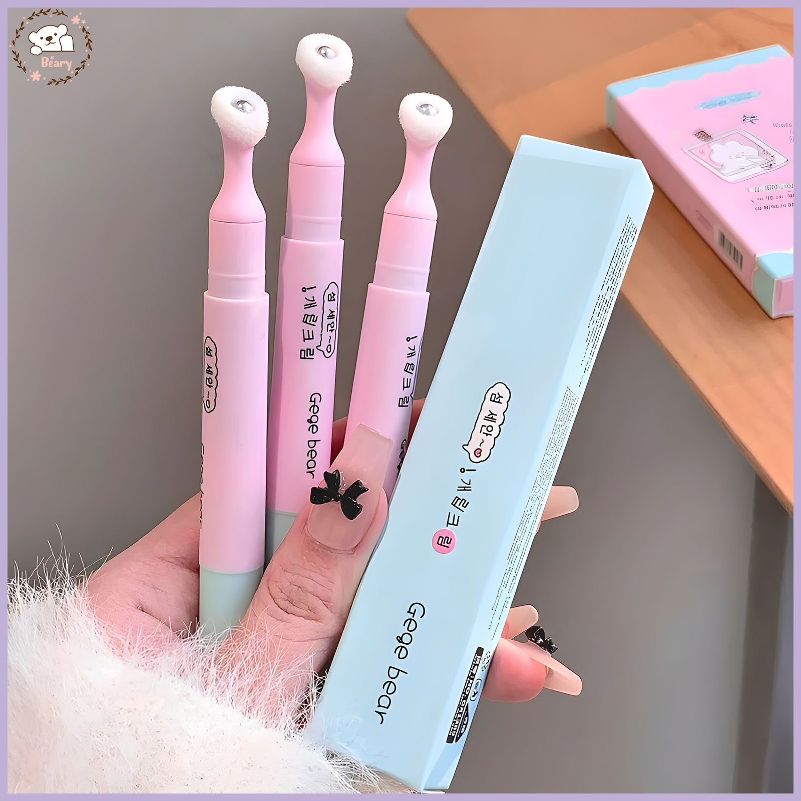 روج فلافي أسهل روج ممكن تستخدمي  الروج قوامه كريمي ناعم بيدي لوك ماط الدمج بتاعه سهل ومريح لأن الأبليكيتور عباره عن كوره صغيره بتوزع الروج على الشفايف