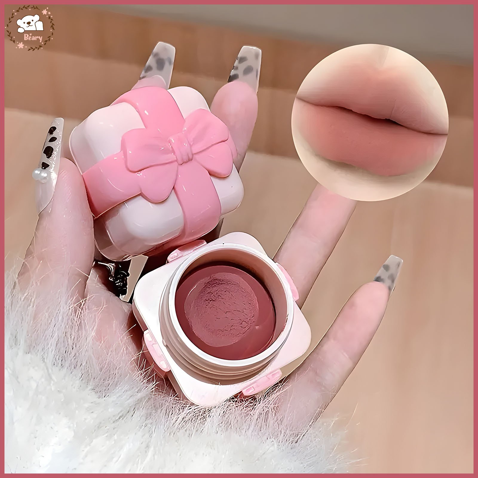 الروج ال mud من أنعم أنواع الأرواج بيدي الشفايف لوك ماط بدون ميشقق أو يخلي شكلها جاف عشان كده وفرنالكم روج الهديه  Gift Lip Mud الروج ناعم جدا سهل التوزيع والدمج