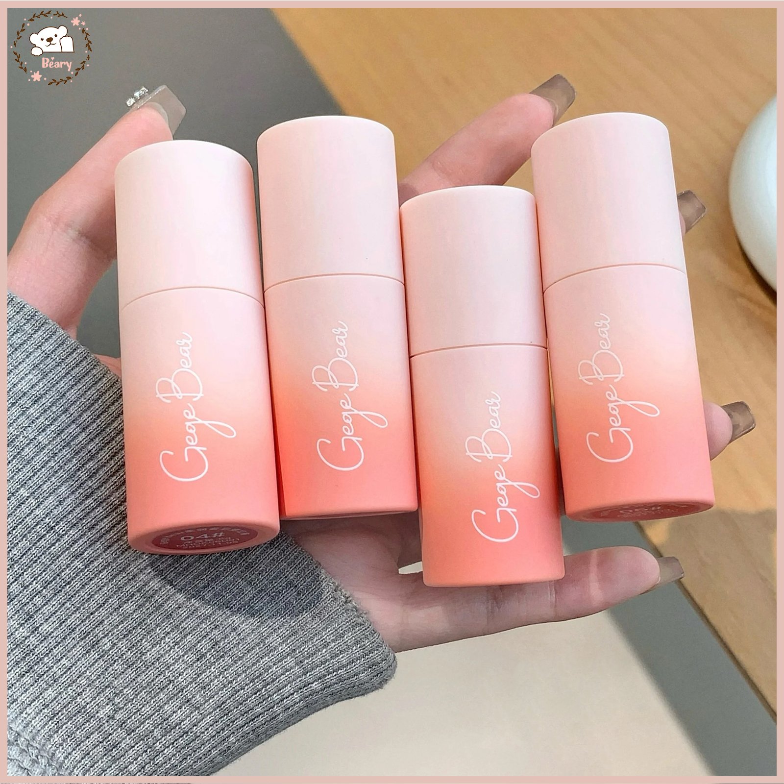 بلاشر ستيك كريمي Stick Blusher اسهل بلاشر ممكن تستخدميه لأنه بلاشر كريمي بشكل ستيك البلاشر ناعم جدا سهل الدمج