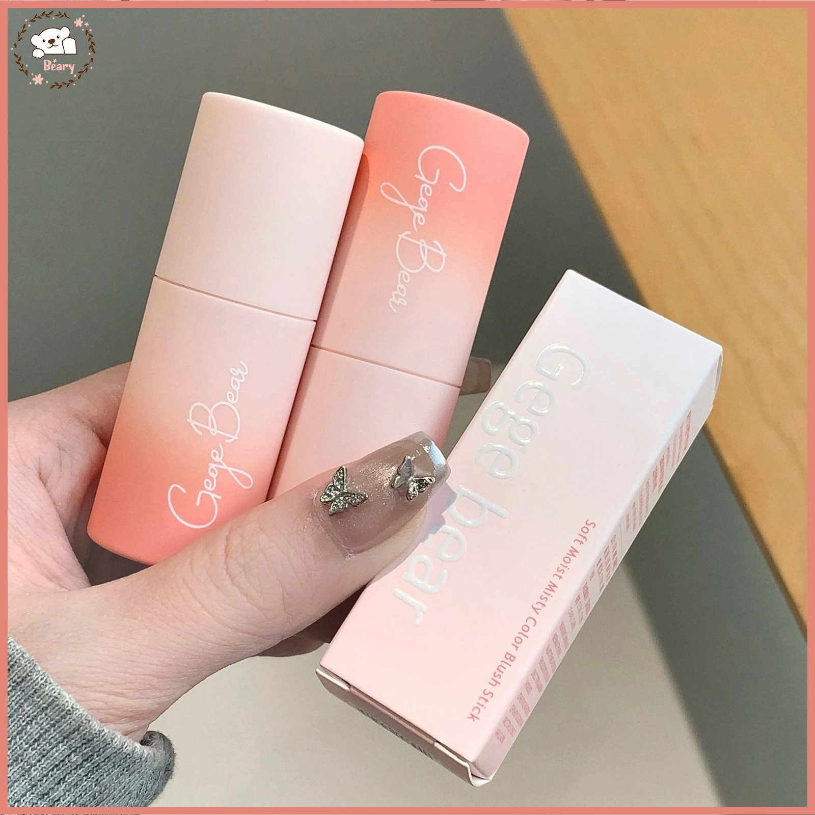 بلاشر ستيك كريمي Stick Blusher سهل الاستخدام لأنه عباره عن بلاشر كريمي بشكل ستيك البلاشر ناعم سهل الدمج على الخدود